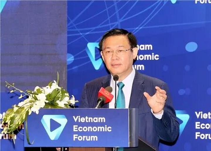 Chuyên gia Hotspot Matrix phân tích: Triệu Lộ Tư cắt phăng mái tóc và marketing video